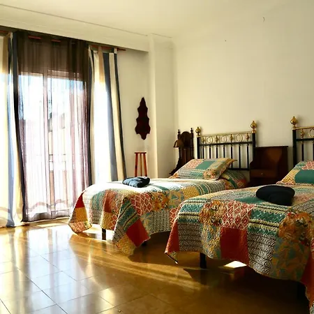 Nostalgic 2 Bdrm Duplex Apt 110 Sqm City Ctr * 菲格拉斯